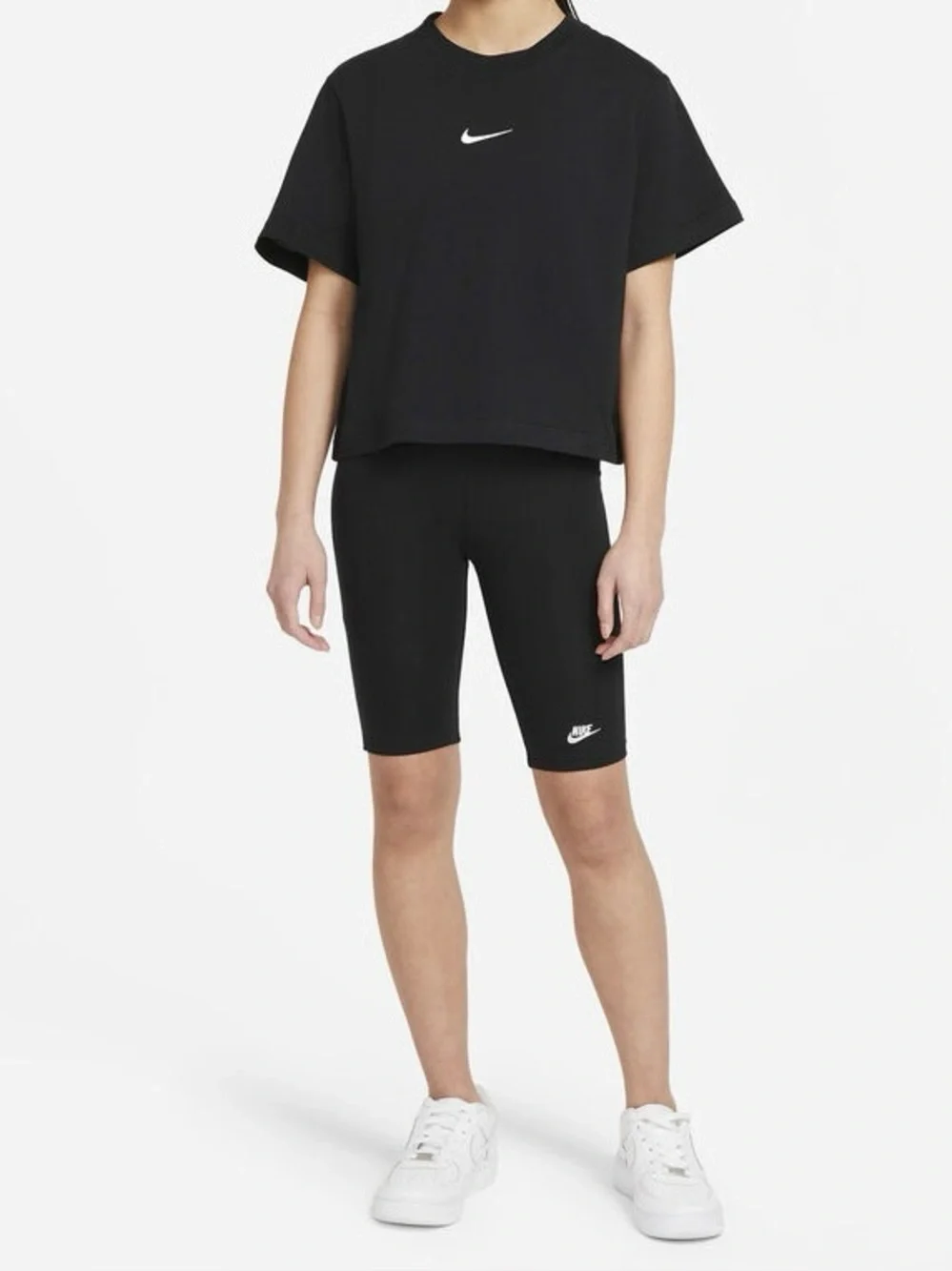Nike Sportswear Essential Big Kids' (Girls') T-Shirt DH5750-010 Black Size XL